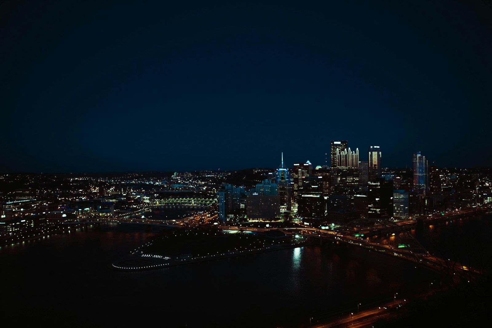 skyline notturno